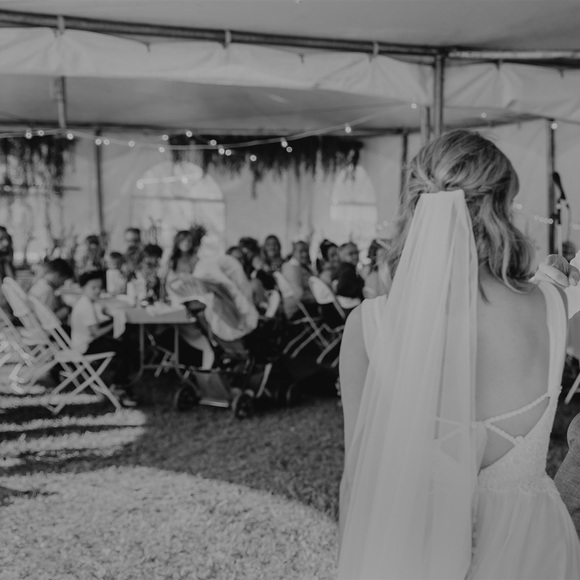 Beautiful 40 inch Italian net wedding veil with a plastic comb bridal - Picture 11 of 12